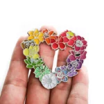 花环形珐琅镂空徽章别针