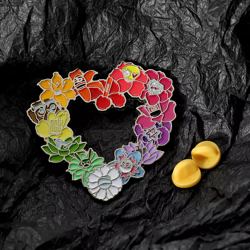 花环形珐琅镂空徽章别针