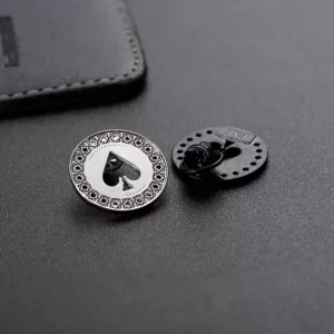 Pfirsich geformt hohlen Gold Silber schwarz Abzeichen Pin mit Laser auf der Rückseite