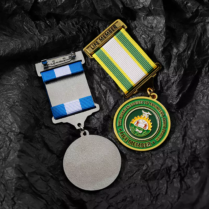 Эмалевый почетный знак