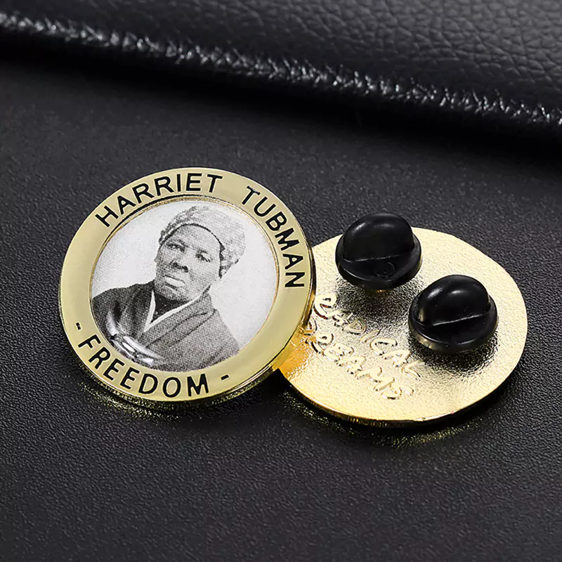 Бейдж с УФ-печатью и резиновым колпачком