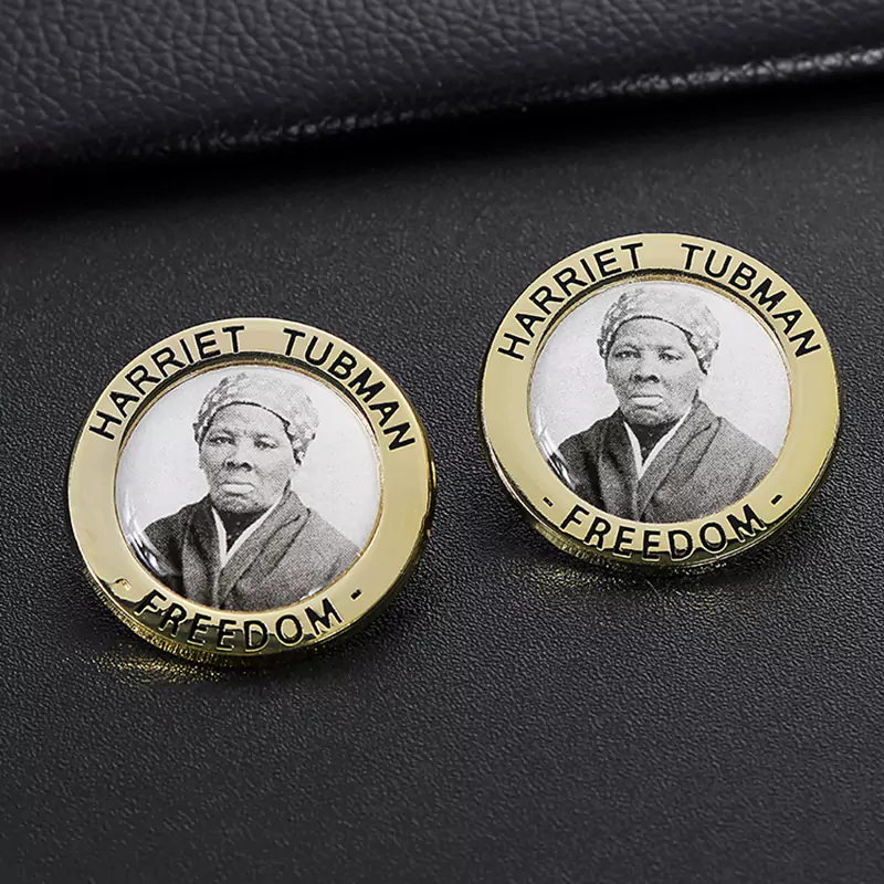 Бейдж с УФ-печатью и резиновым колпачком