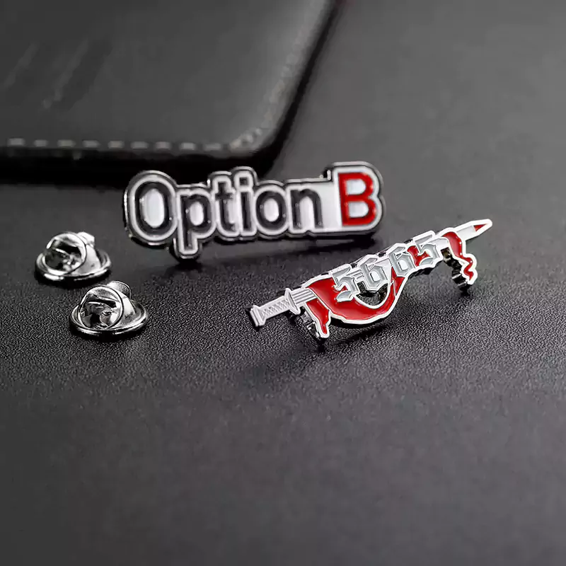 Option B Pure Letter Emaille Logo Abzeichen Anstecknadeln