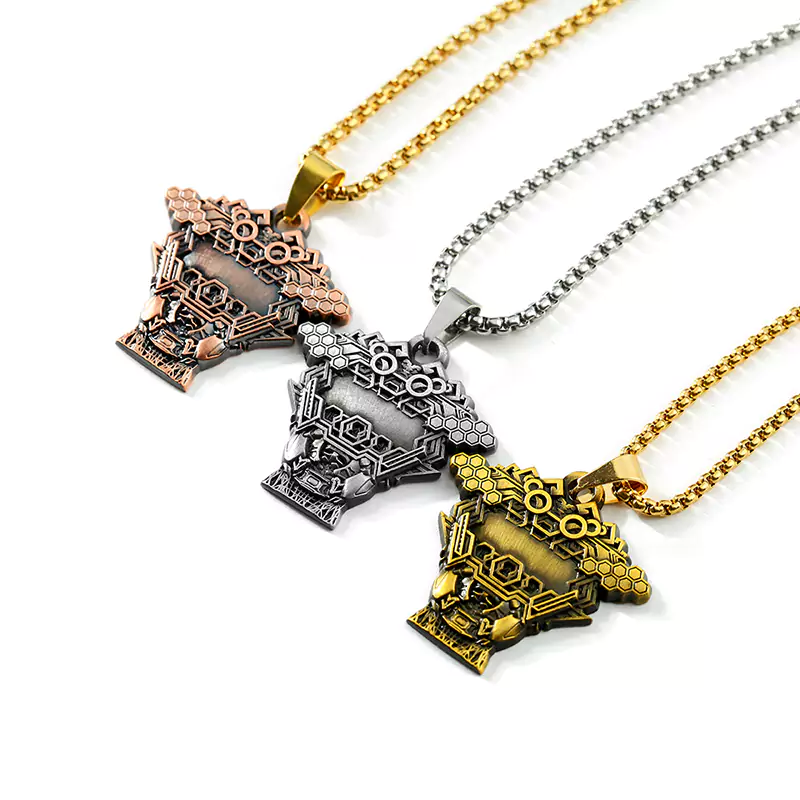 Ciondolo/Collana a forma di Kamen Rider in rilievo 3D