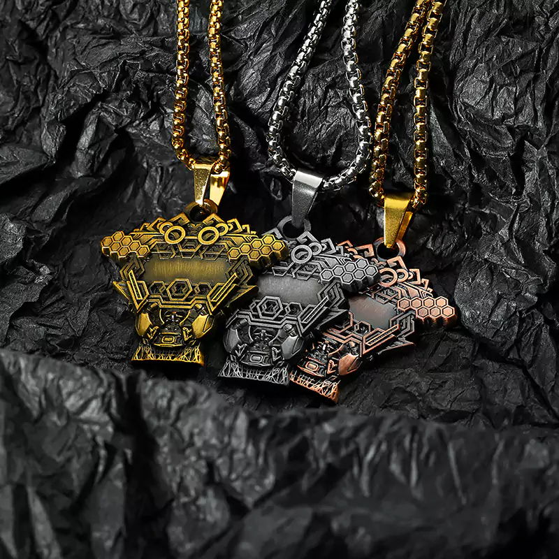 Ciondolo/Collana a forma di Kamen Rider in rilievo 3D