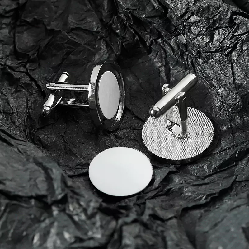 Magnete circolare vuoto d'argento per gemelli con scatola