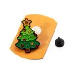 1505-3 - Árvore de Natal pintada com formas exclusivas e emblemas de papelão