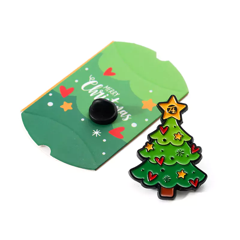 1505-4-Рождественская елка, украшенная уникальными формами и картонными значками