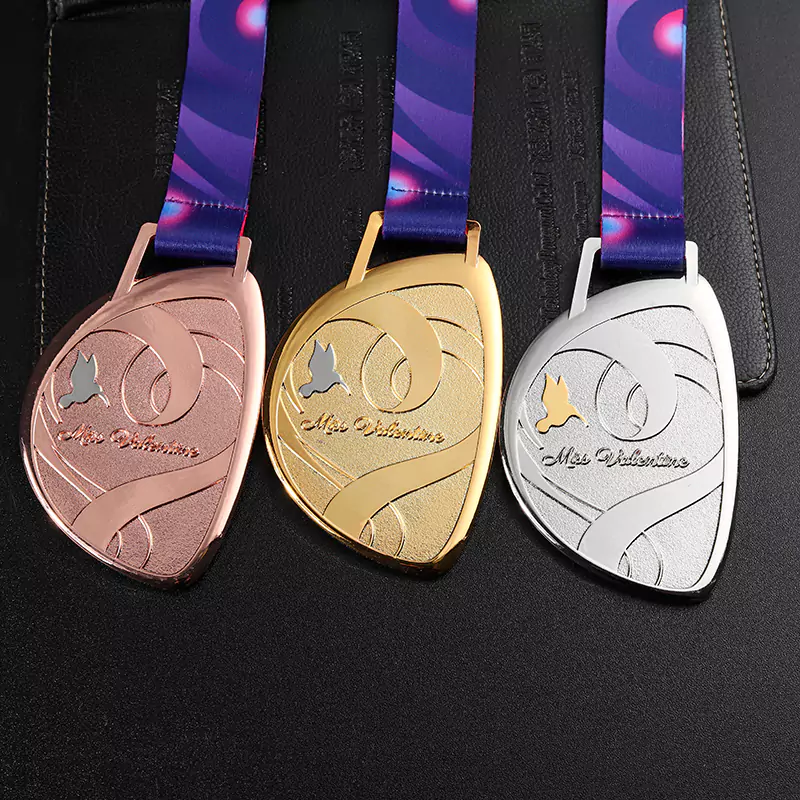 1386-5-Medalhas esportivas de ouro irregulares gravadas e personalizadas