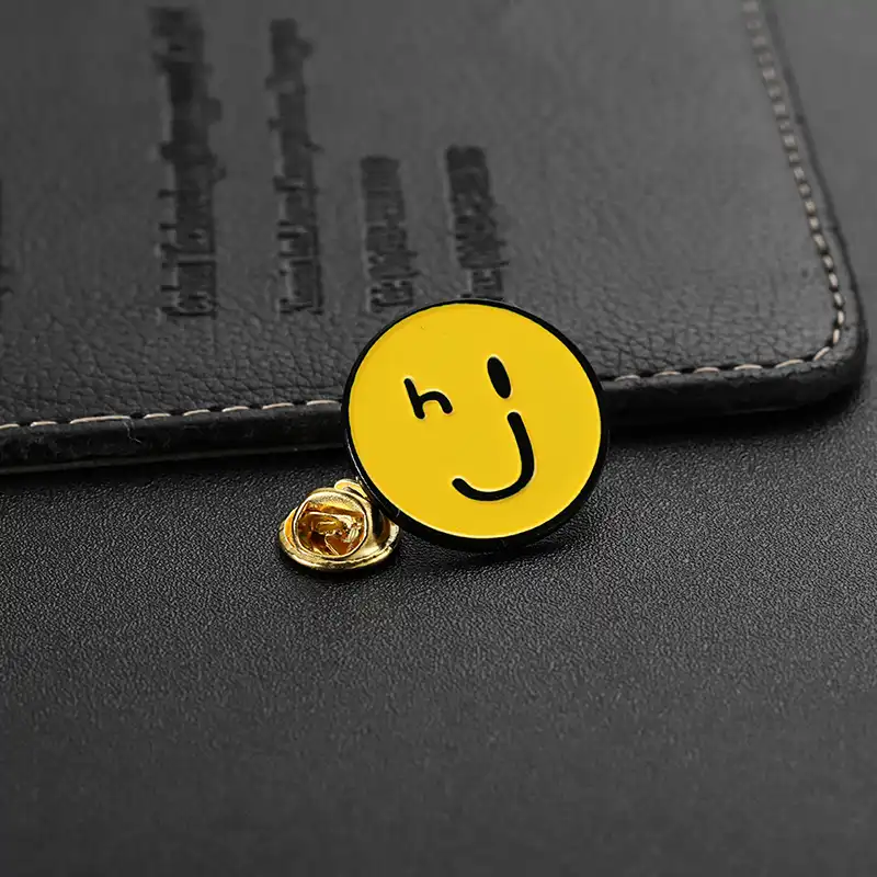 1512-6-圆形卡通笑脸金属珐琅徽章
