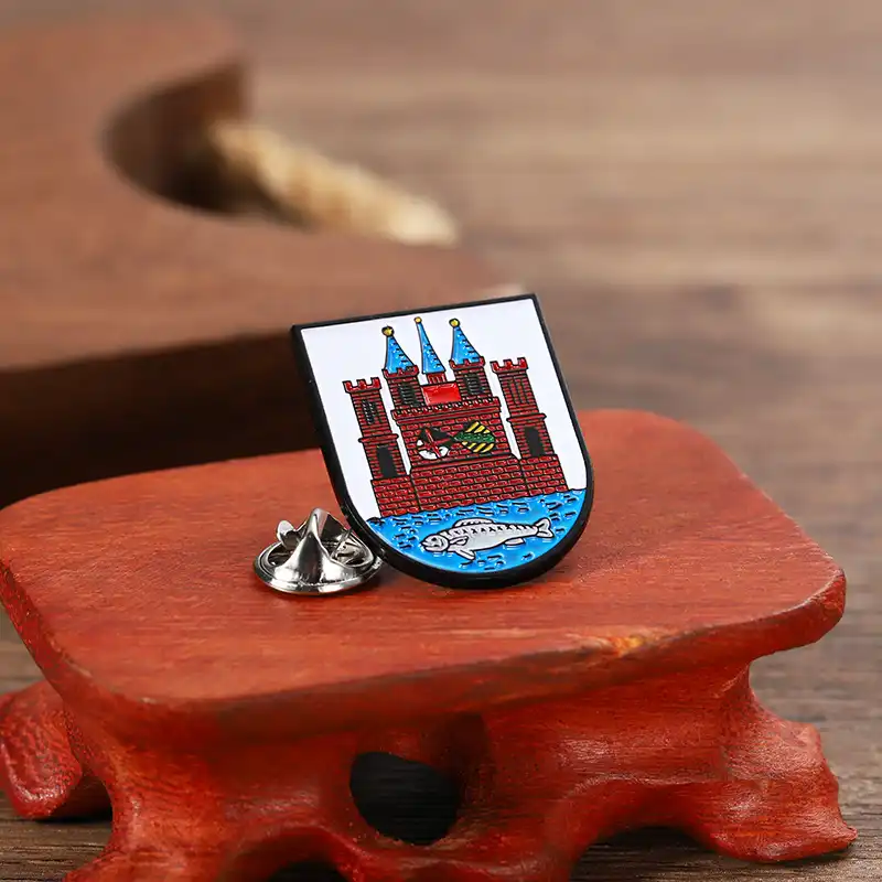 1518-5-Arched House Pattern Badge