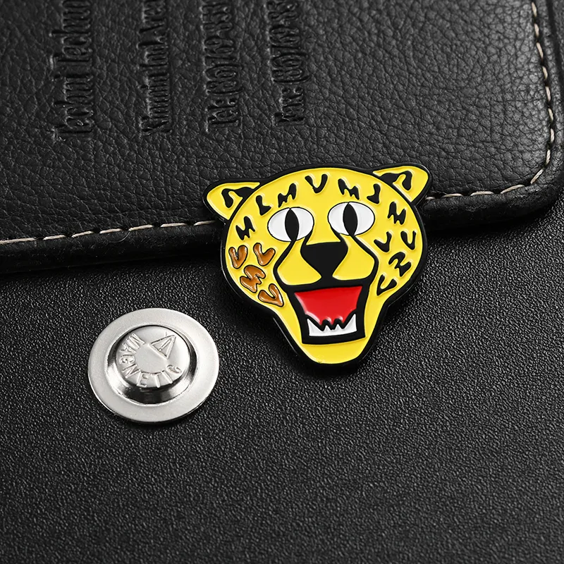 1702-5-Tête de tigre de dessin animé Badge magnétique à peindre jaune