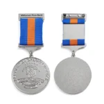 5801-2 - Crachá de ombro de honra com texto circular banhado a níquel brilhante