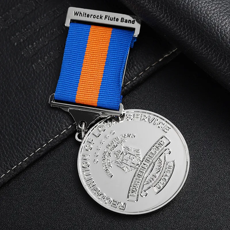 5801-7 - Crachá de ombro de honra circular banhado a níquel brilhante