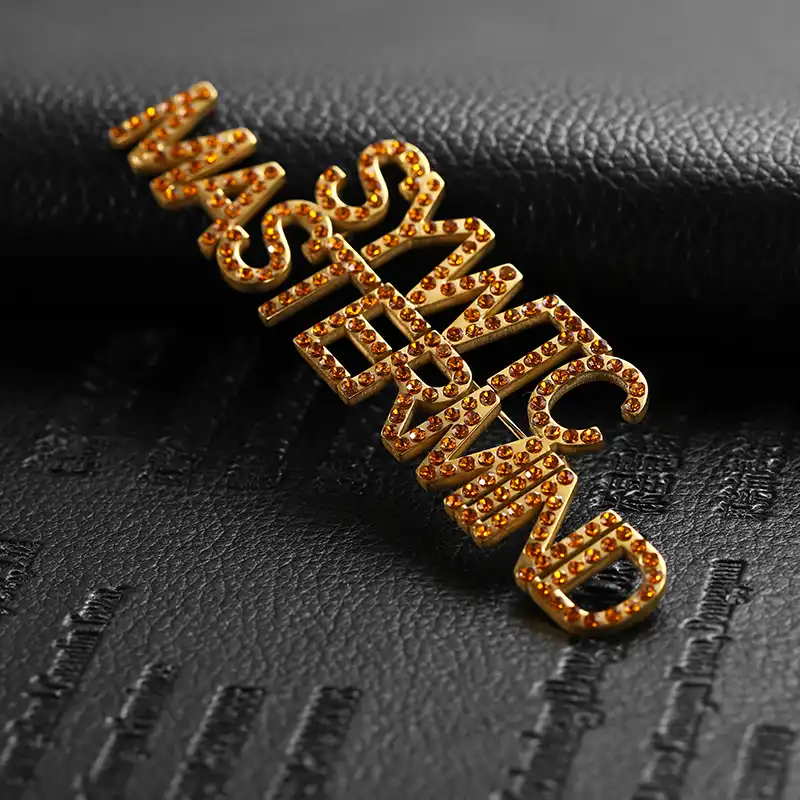 1665-6-Golden Hollowed Out Diamond Studded Pin (épingle à diamant creusée en or)