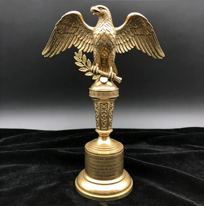 Den richtigen Pokalshop finden: Ein Leitfaden für hochwertige Gravuren