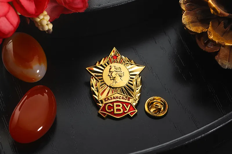 5652-4 — Выпускной знак Казанского Суворовского военного училища.