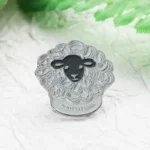 1702-3-KnitFest 2025 Épingle en métal à motif d'agneau tricoté