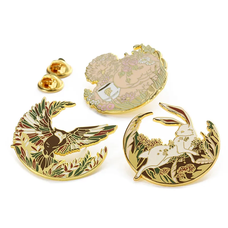 1705-3-Exquisite gilded animal badges